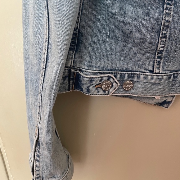Made and loved LOFT Jean jacket M it is marked large, but can fit a medium size. - Picture 5 of 9